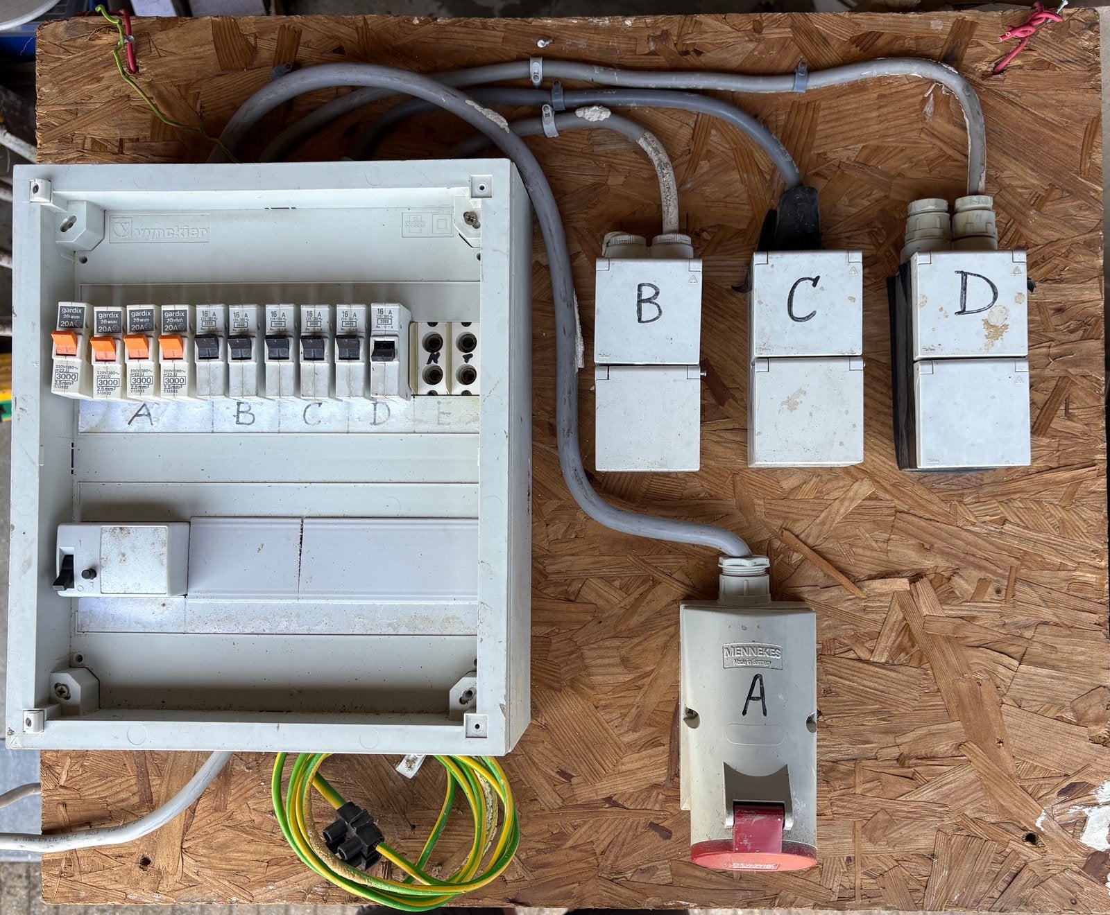 Elektriciteit werfkast voor renovatie uit te voeren, Doe-het-zelf en Bouw, Ophalen, Zo goed als nieuw, Stopcontact