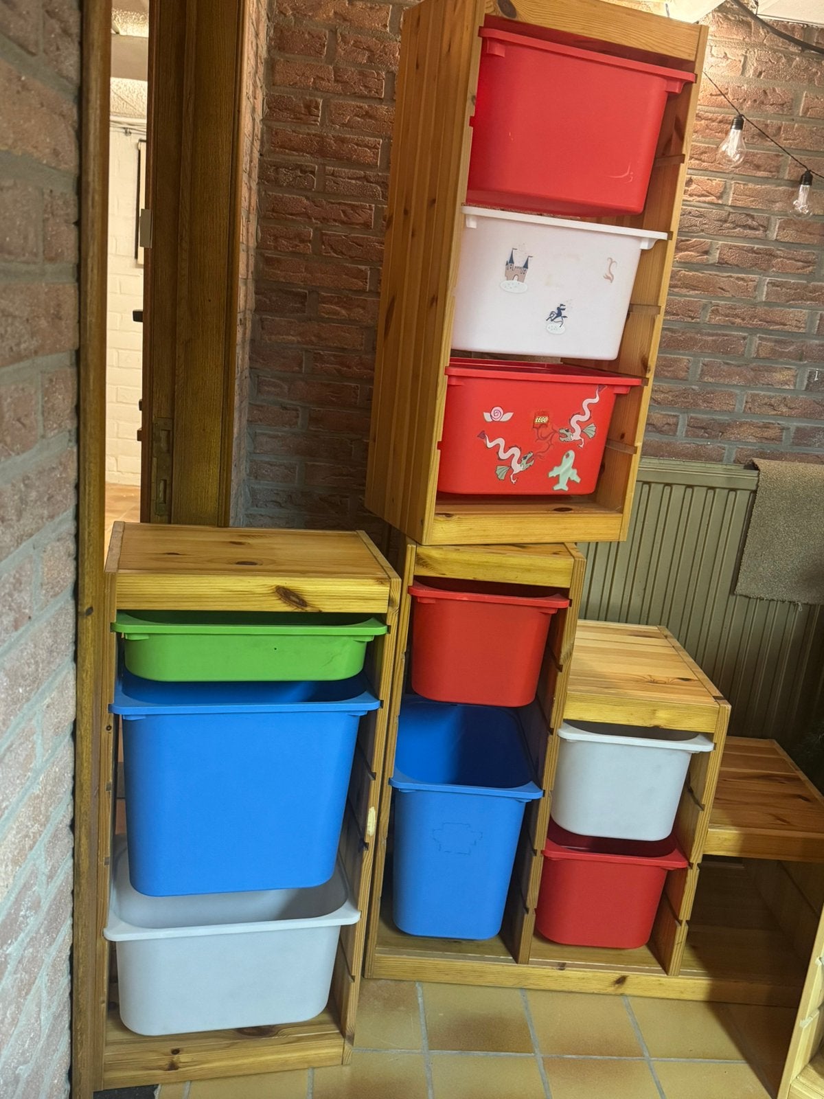 Grote houten opbergkast / speelgoedkast met bakken, Ophalen, Zo goed als nieuw