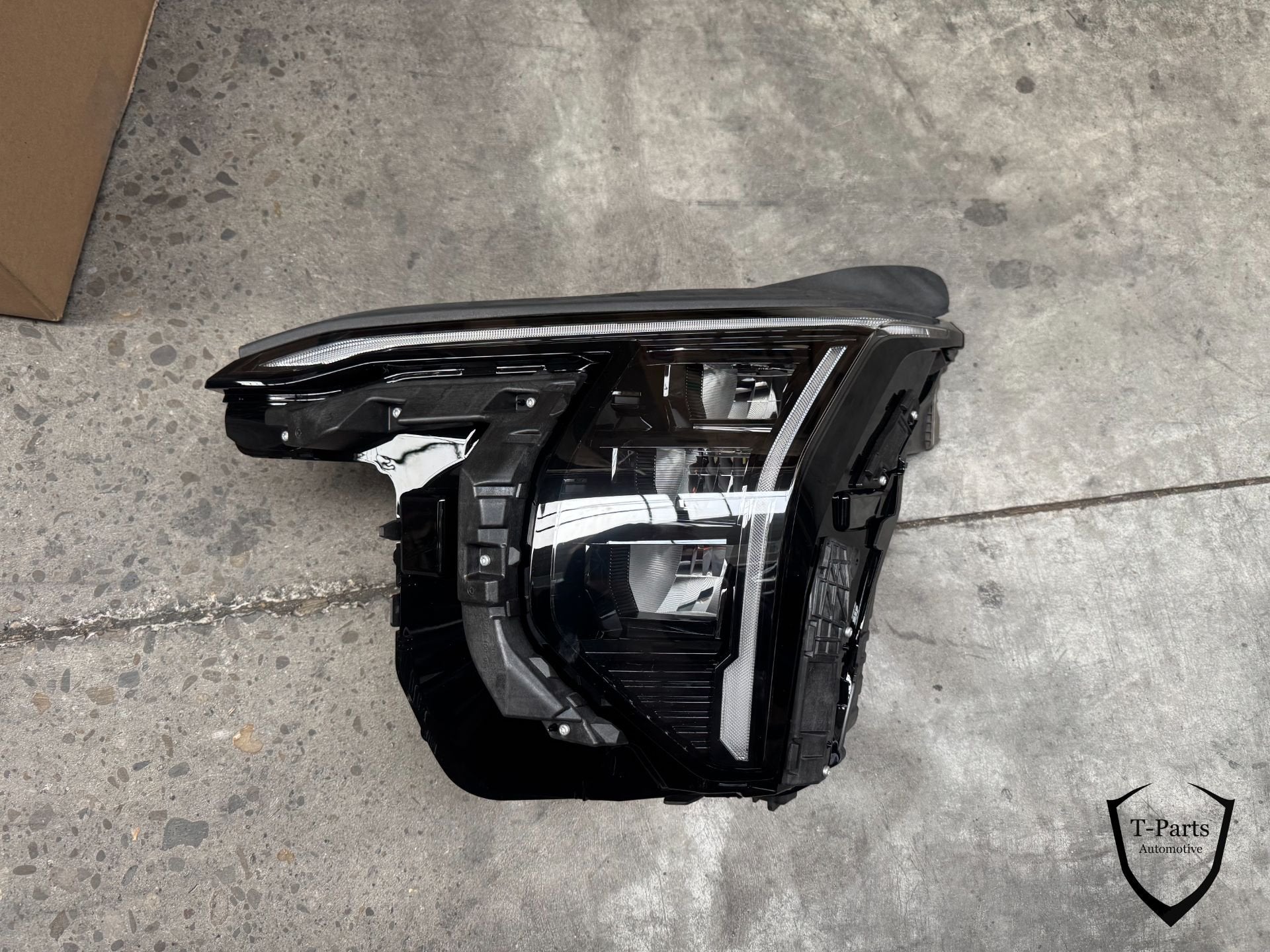 Phares avant gauche et droit neufs pour Kia EV3 (r f rences, Neuf, Kia, Heolleung-ro 12
06797  Seoul, Info@kia.com
