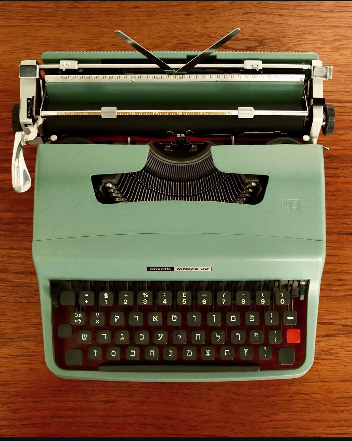 Olivetti Lettera 32 met Hebreews toetsenbord, Ophalen of Verzenden, Zo goed als nieuw