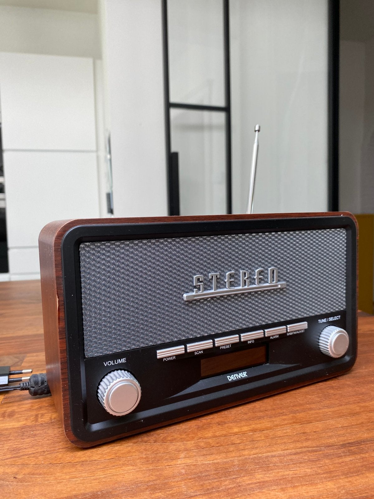 Denver DAB-18 retro radio met bluetooth, Ophalen, Zo goed als nieuw, Radio