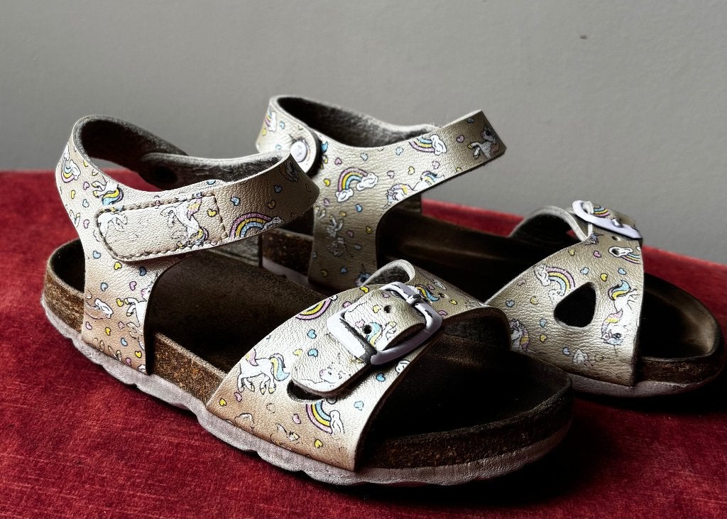 Sandalen met eenhoorns en regenbogen maat 25, Ophalen, Gebruikt, Meisje, Overige typen