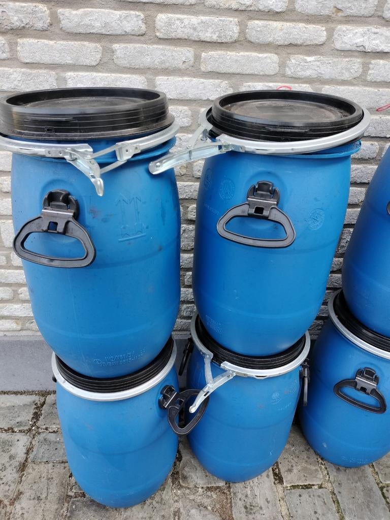 Blauwe vaten/tonnen 30 l met deksel luchtdicht EUR 10/stuk, Dieren en Toebehoren, Ophalen, Overige soorten
