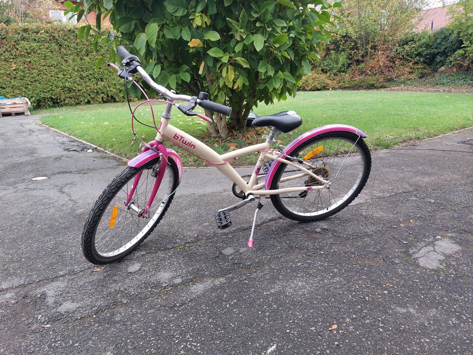 Vélo fille B'Twin
Vélo fille B'Twin beige et rose (10-15, Vélos & Vélomoteurs, Enlèvement, Utilisé, Femmes