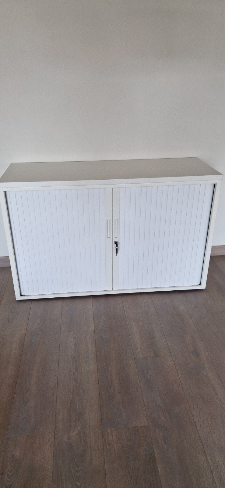 Armoire blanche à portes roulantes, Enlèvement, Avec serrure