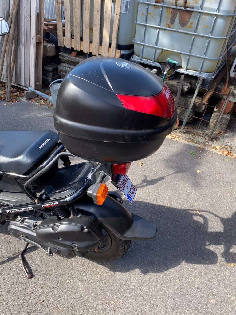 Topkoffer honda zoomer, Fietsen en Brommers, Brommers | Honda, Ophalen