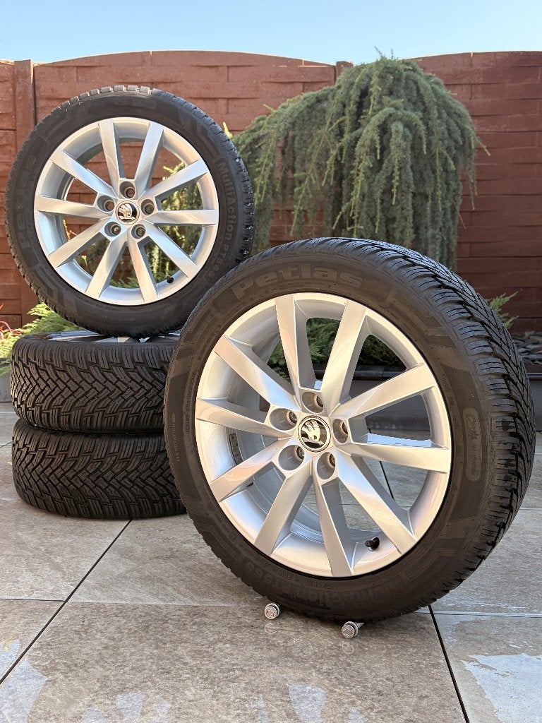 Originele 16" Skoda Fabia/VW Polo velgen en banden, Auto diversen, Wieldoppen, Ophalen, Gebruikt