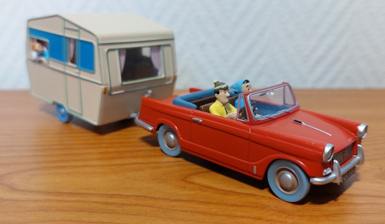 Voiture TINTIN Atlas 1/43 « Le héraut du Triomphe », Collections, Enlèvement ou Envoi, Tintin, Comme neuf, Statue ou Figurine