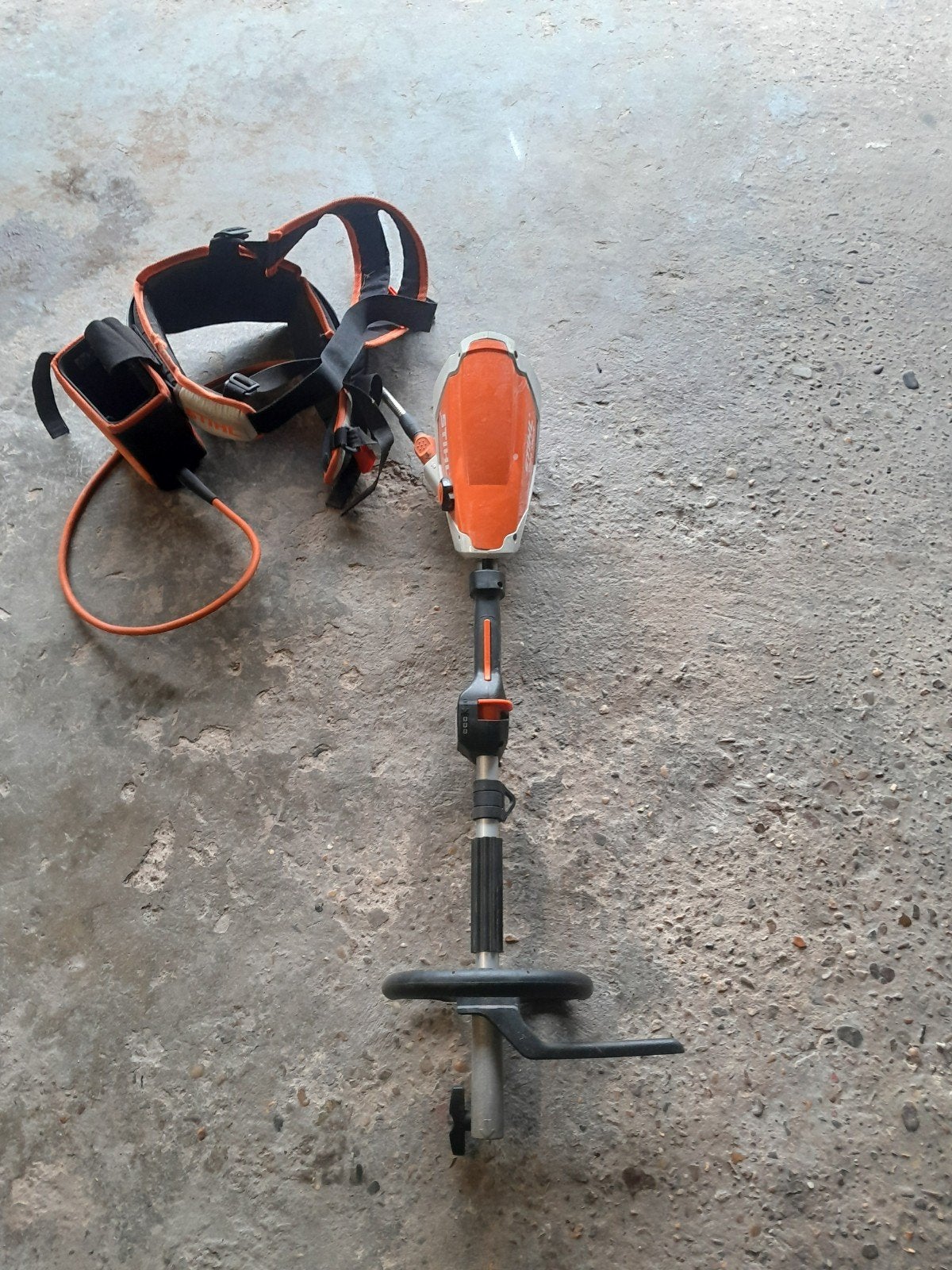 stihl kma 130r, Enlèvement