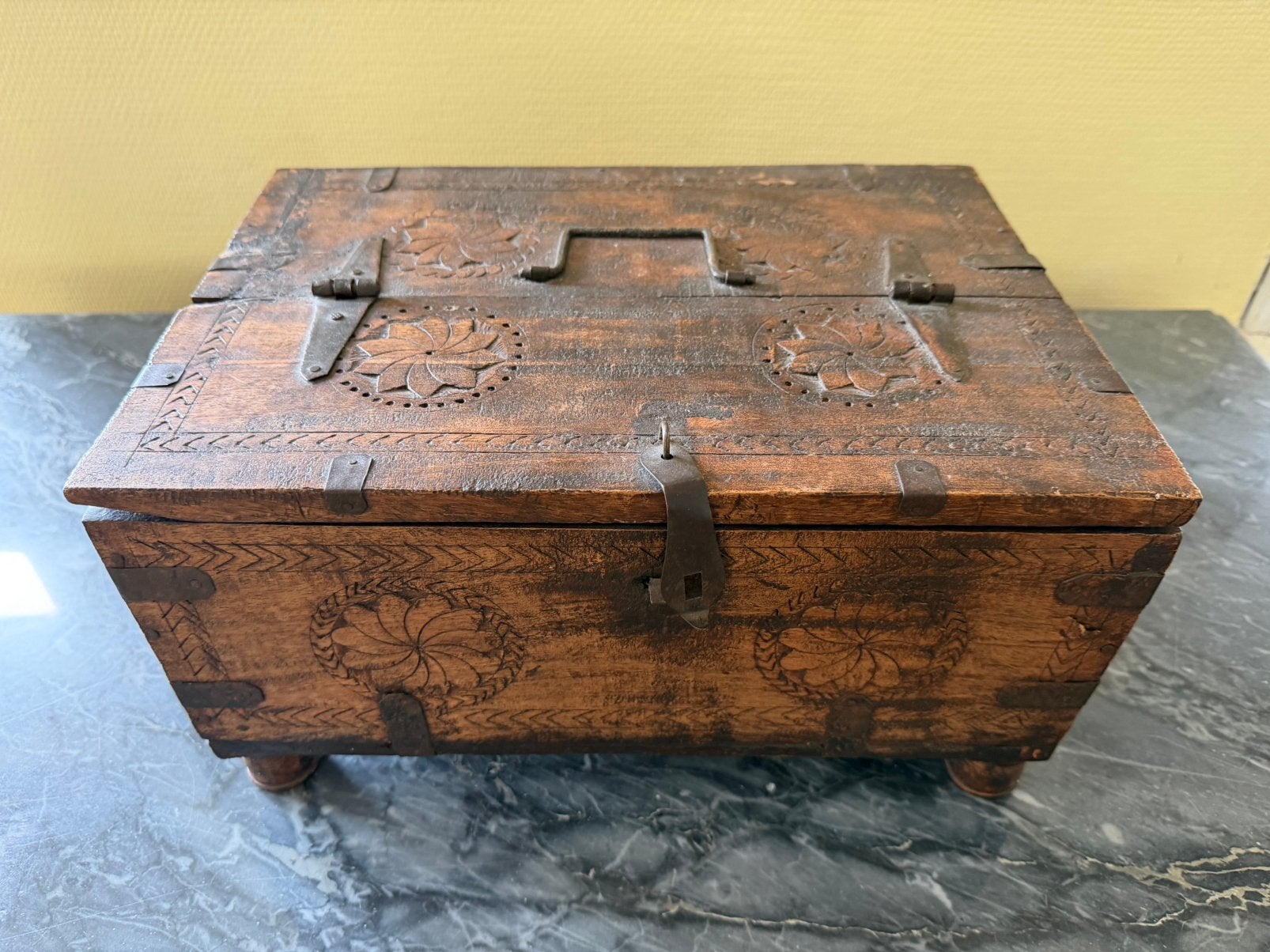 Rajasthani houten (juwelen) kist uit India, Ophalen, Minder dan 50 cm, Gebruikt, Minder dan 50 cm