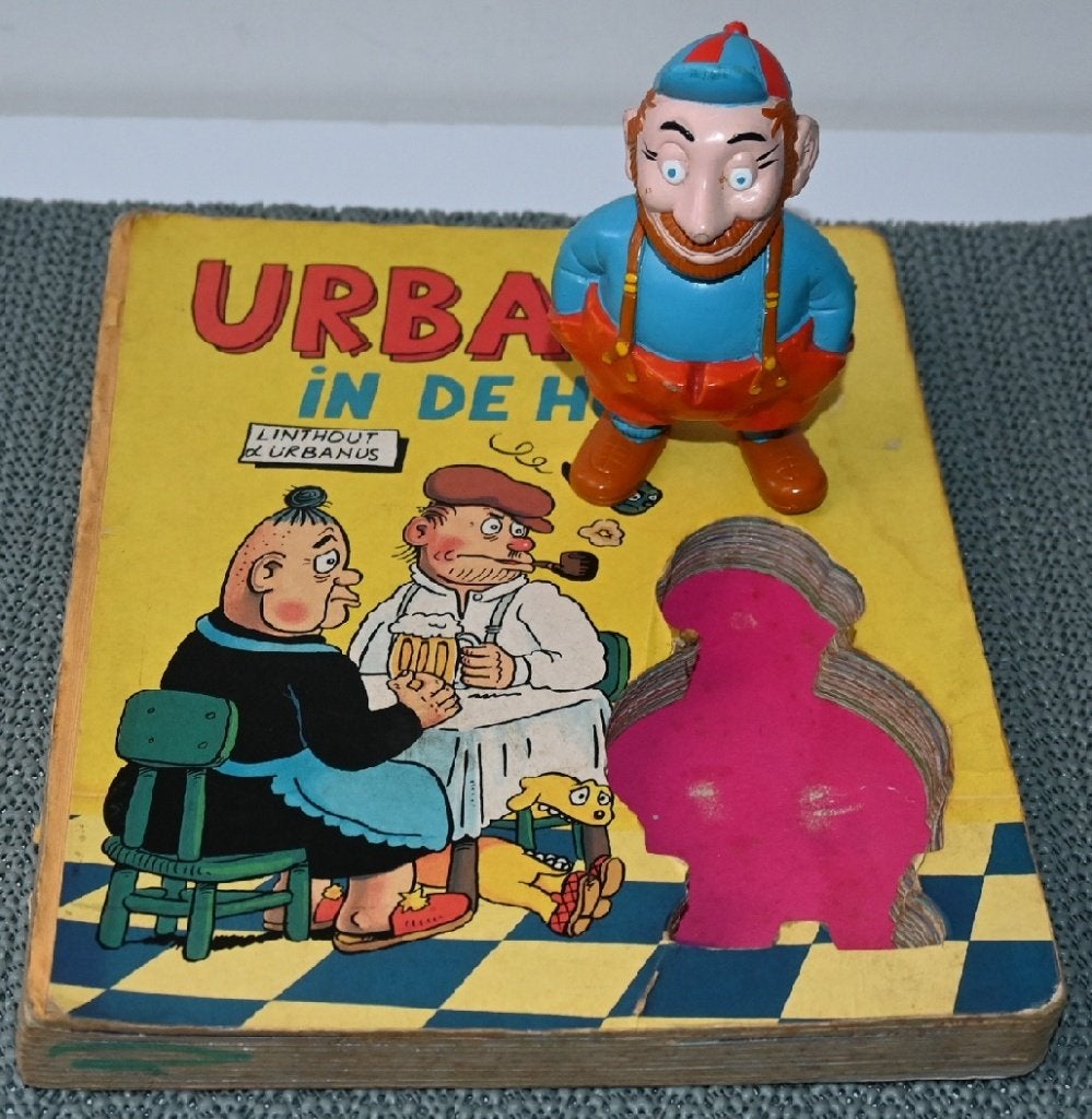 Urbanus in de hoek / Figuurtje + boek / Linthout & Urbanus, Collections, Personnages de BD, Envoi, Autres personnages, Utilisé