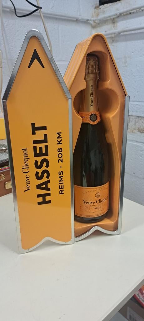 VEUVE CLICQUOT ARROW Champagne 
Hasselt, Verzamelen, Ophalen of Verzenden, Zo goed als nieuw, Frankrijk, Champagne