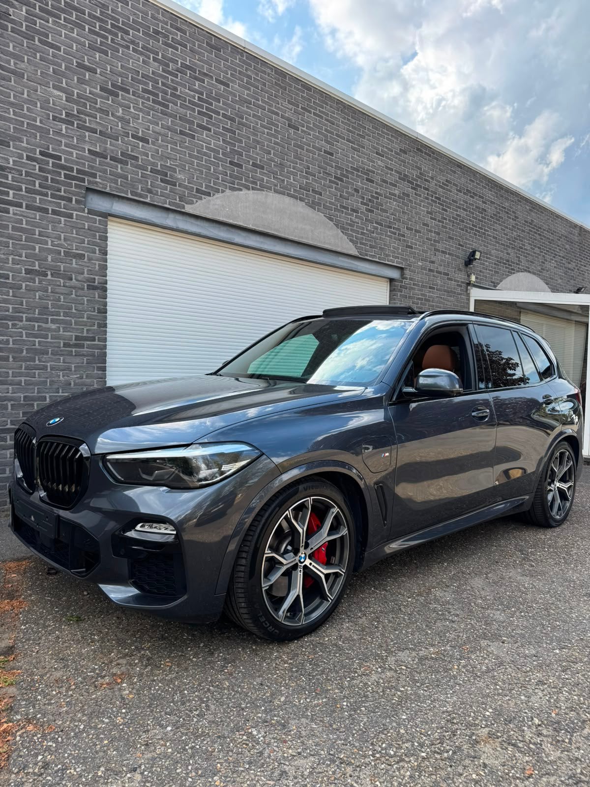 Bmw x5 45e, Auto's, Automaat, Bruin, Zilver of Grijs, Te koop