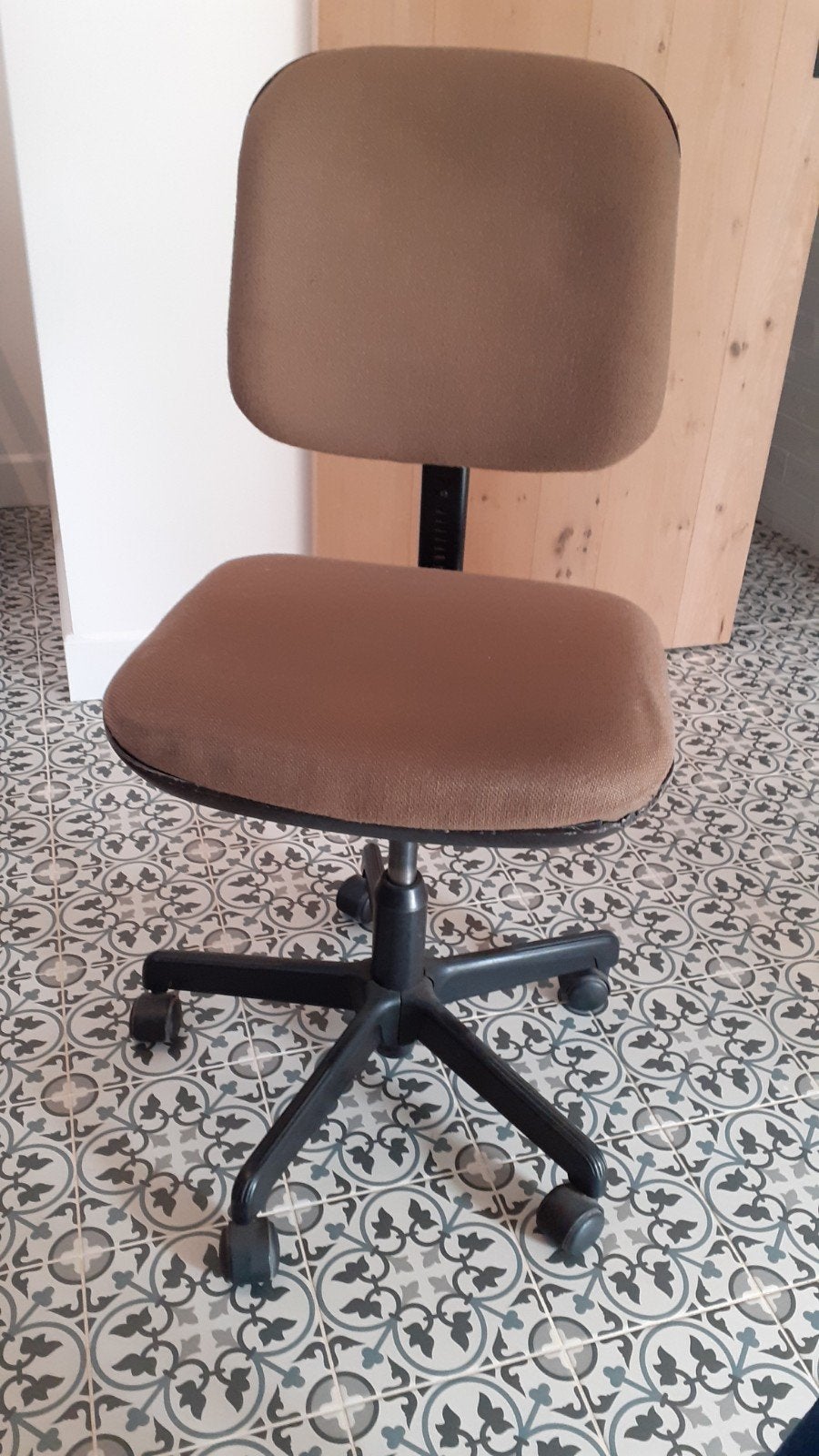 Bureaustoelen, Ophalen