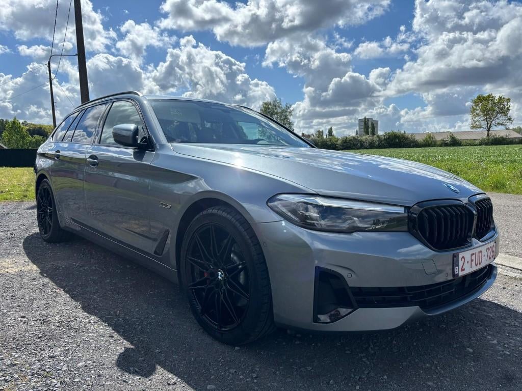 BMW 530e 2022 benzine hybride onderhoud uitgevoerd 06/05/26, Auto's, BMW, Automaat, Achterwielaandrijving, Euro 6, Leder