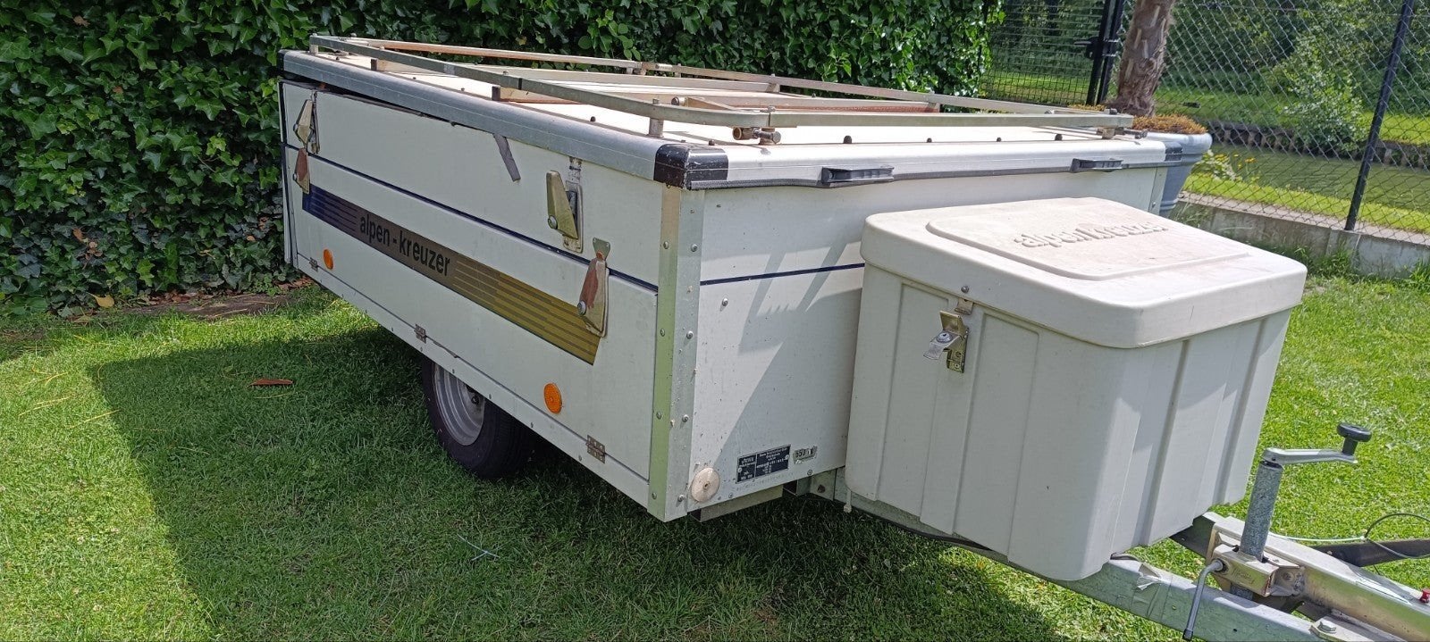 CHARIOT À BAGAGES AVEC COUVERCLE RIGIDE, Autos : Divers, Remorques, Enlèvement