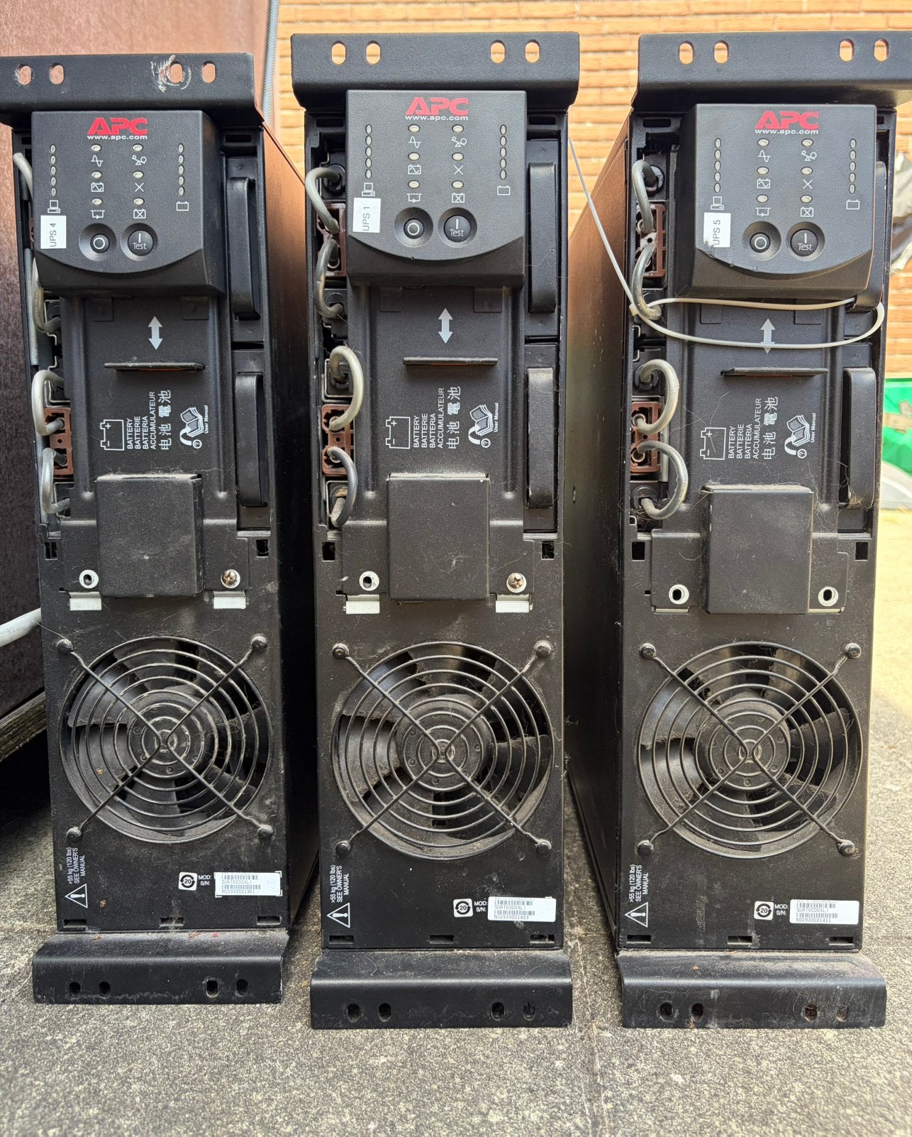 APC Smart-UPS RT SURT6000XLI UPS — 6000 VA/4200 W x3, Computers en Software, Servers, Gebruikt, Ophalen