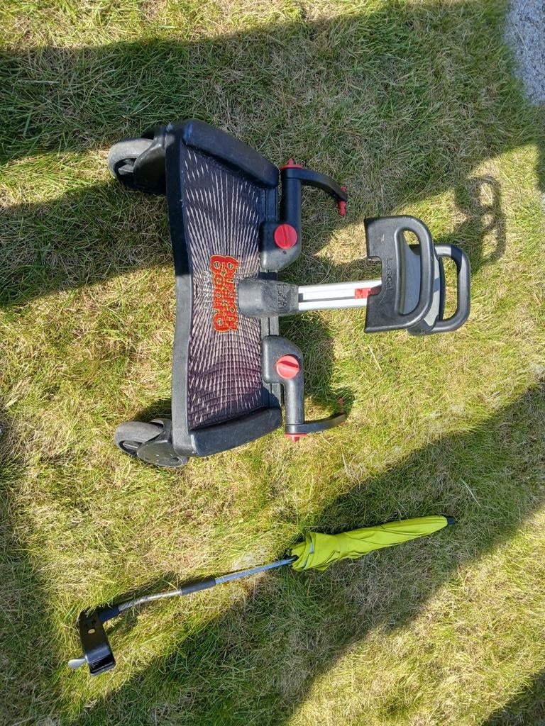 Aanhangertje buggy plus paraplu, Ophalen
