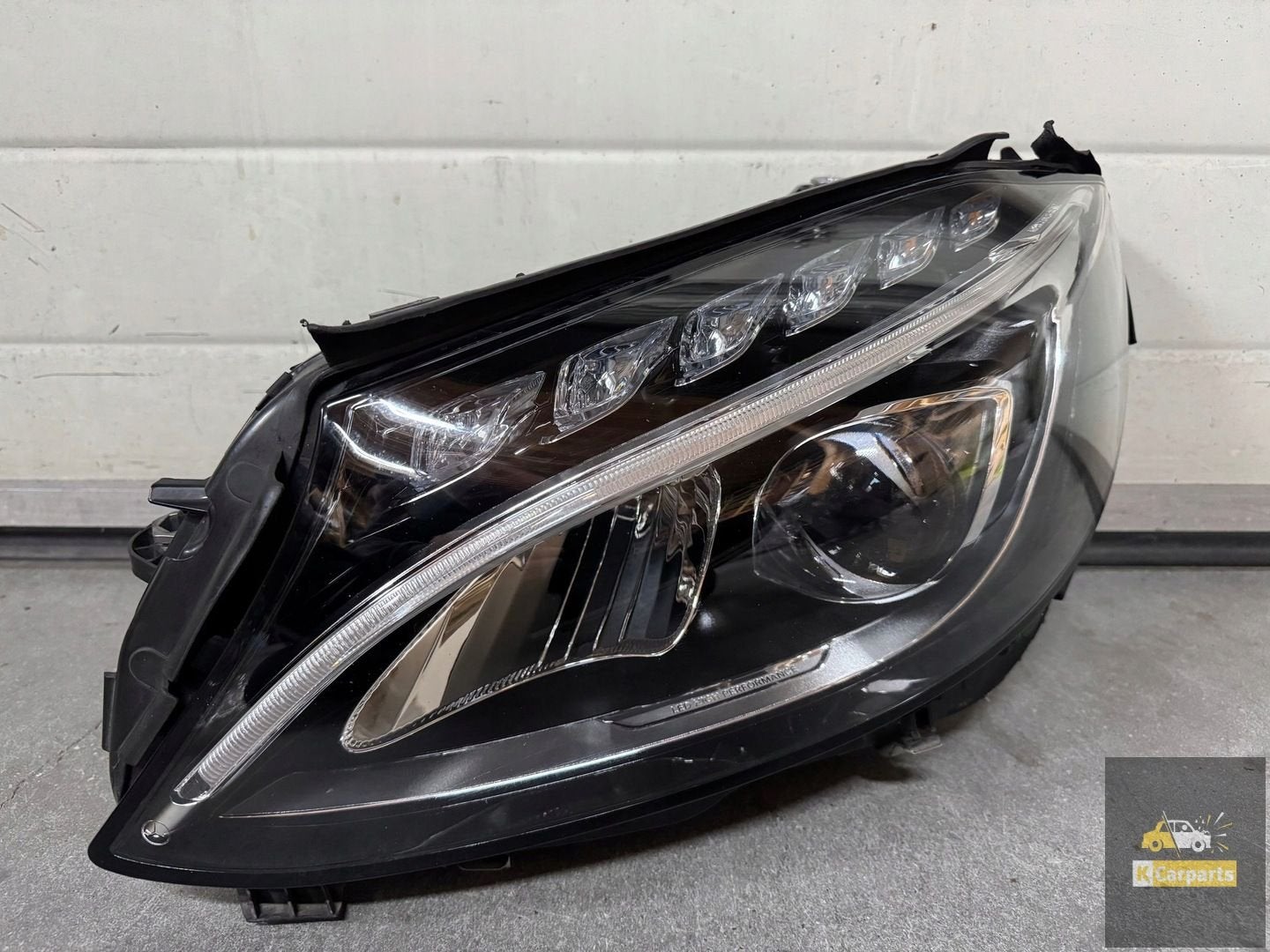 A2059060561.., Mercedes Classe C W 205 FULL PERFORMANCE LED, Mercedes-Benz AG, Mercedes-Benz, Utilisé, Mercedesstrasse 120
70372  Stuttgart, DE