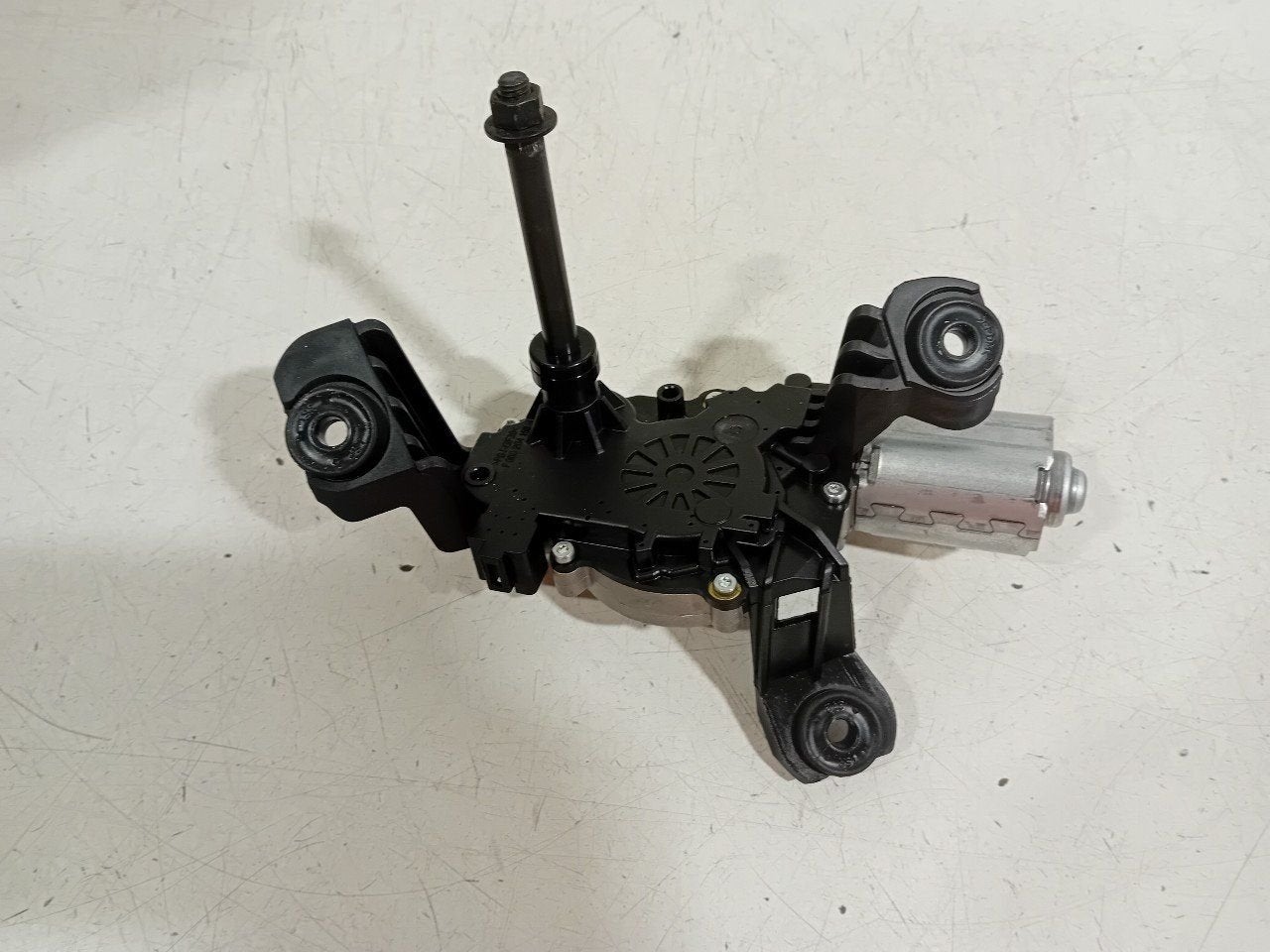 Ruitenwissermotor achter Kia Picanto, Onderdelen@venauto.nl, Van der Ven Autorecycling B.V., Ettenseweg 76, 4706 PB Roosendaal, The Netherlands