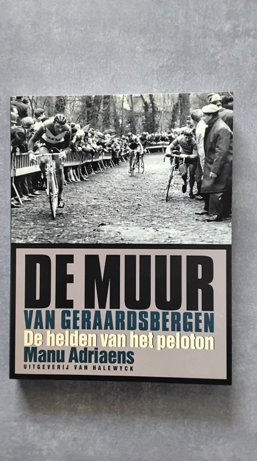DE MUUR VAN GERAARDSBERGEN, Enlèvement ou Envoi, Comme neuf, Course à pied et Cyclisme, Manu Adriaens
