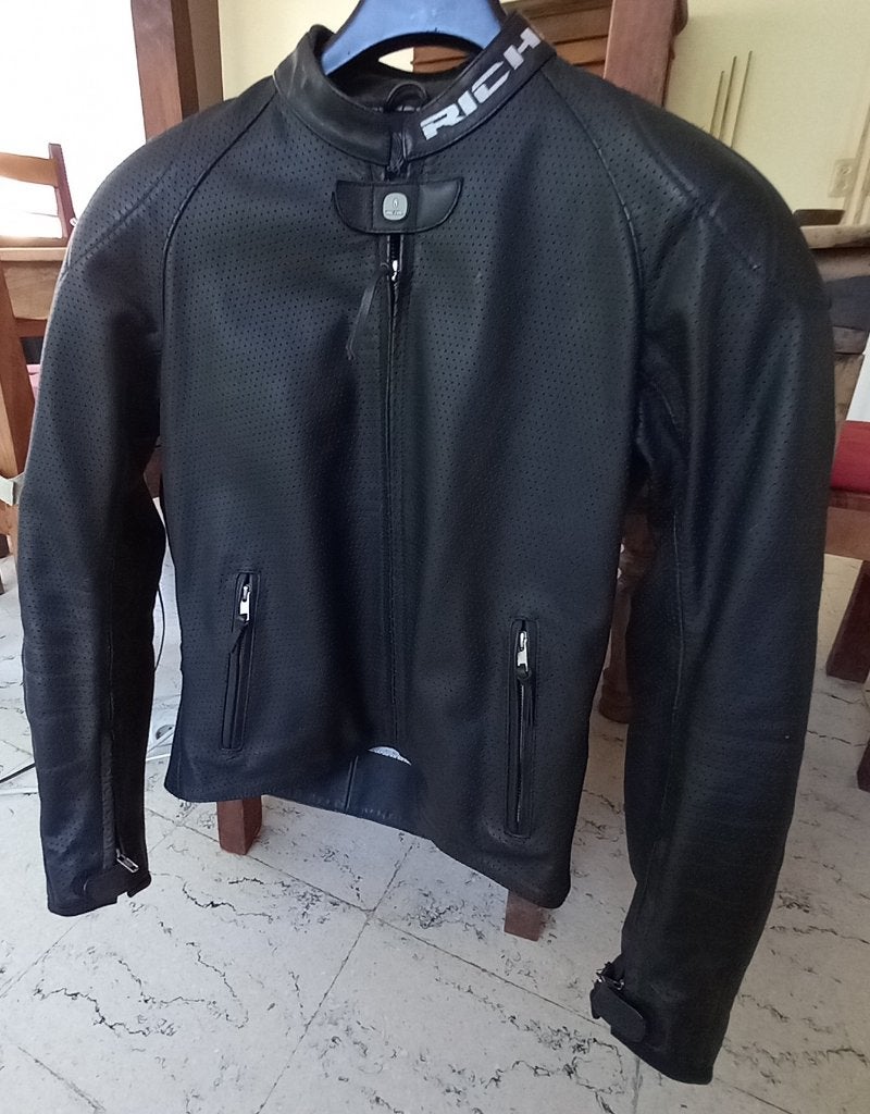 Neuf Blouson Richa Medium 50 cuir perforé, Motos, Enlèvement ou Envoi, Neuf, avec ticket, Manteau | cuir, Richa