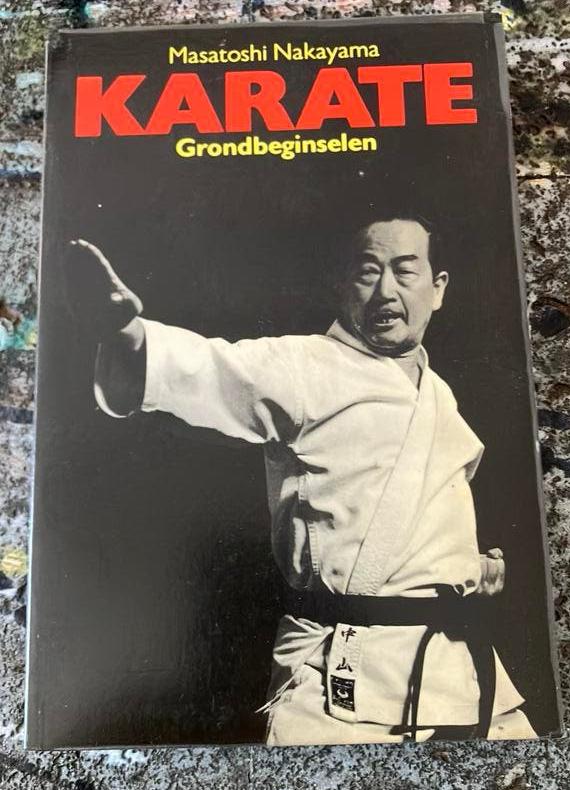 Karate - grondbeginselen - Masatoshi Nakayama, Boeken, Ophalen of Verzenden, Gelezen, Vechtsport