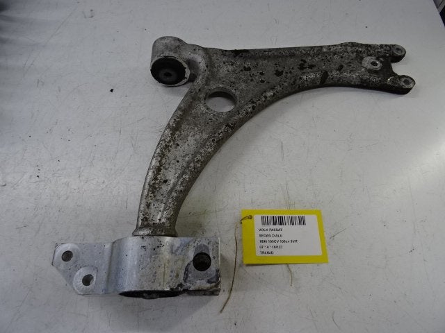 BRAS DE SUSPENSION AVANT DROIT (TRIANGLE) Passat (3C2), Utilisé, Volkswagen