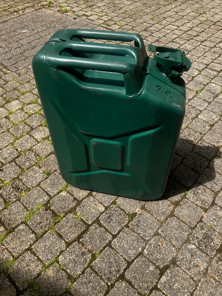 2 Jerricanes 20l, Enlèvement ou Envoi