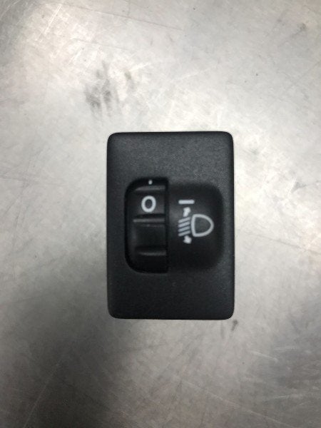 KOPLAMP IHV SCHAKELAAR Auris (E18) (|84152020800315|), Gebruikt, Toyota