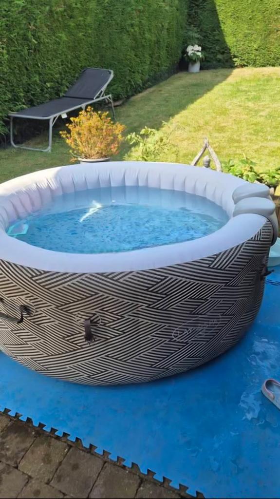 Jacuzzi 4 personne lay - z - spa madrid, Jardin & Terrasse, Enlèvement, Comme neuf, Pompe, Gonflable