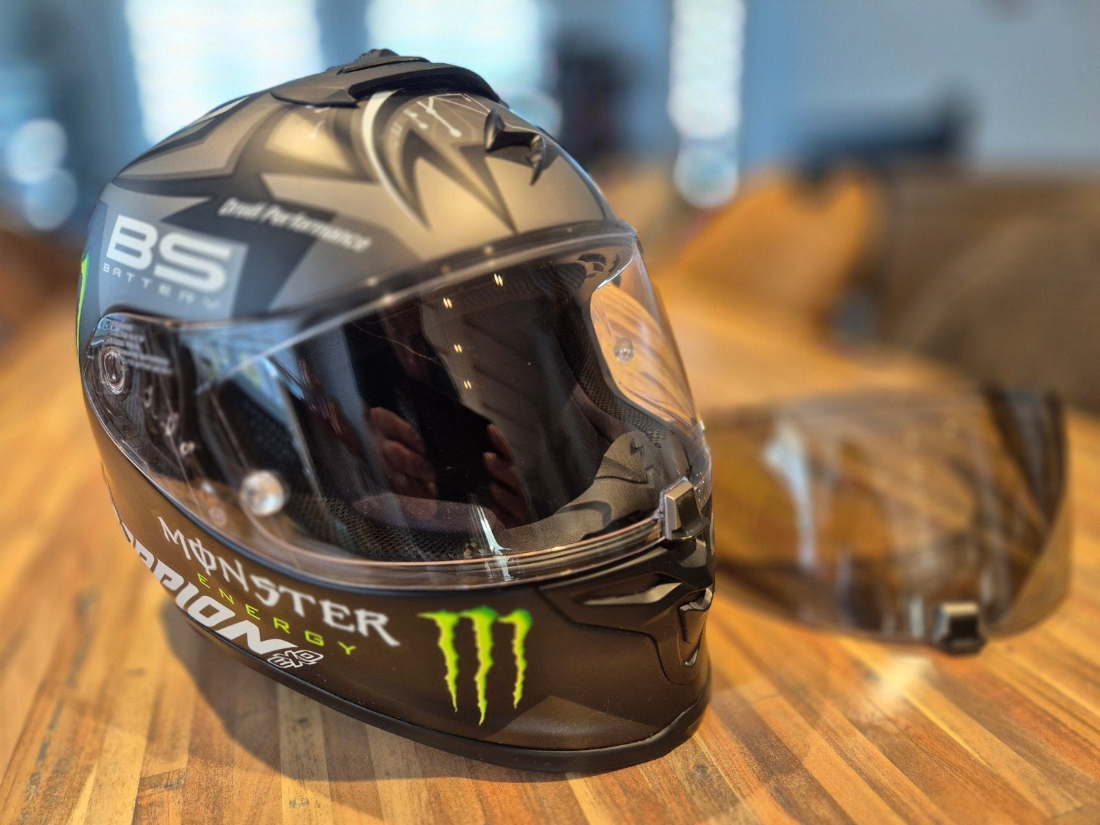 Scorpion Exo R-1 monster edition, Motos, Autres marques, Seconde main, Casque intégral, Enlèvement