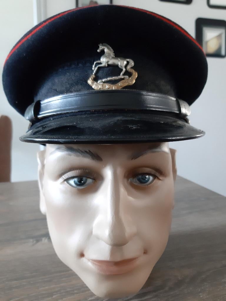 WW2 Coiffe cérémonie militaire anglaise The King's Regiment, Ophalen of Verzenden, Overige soorten, Helm of Baret