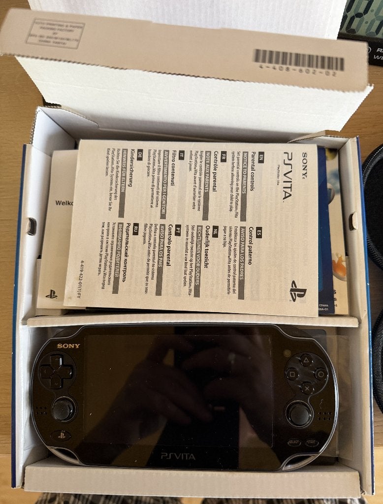 Sony PlayStation Vita OLED (PCH-1000)  Doos - 4GB - 3 Games, Games en Spelcomputers, Spelcomputers | Sony PlayStation Vita, Ophalen