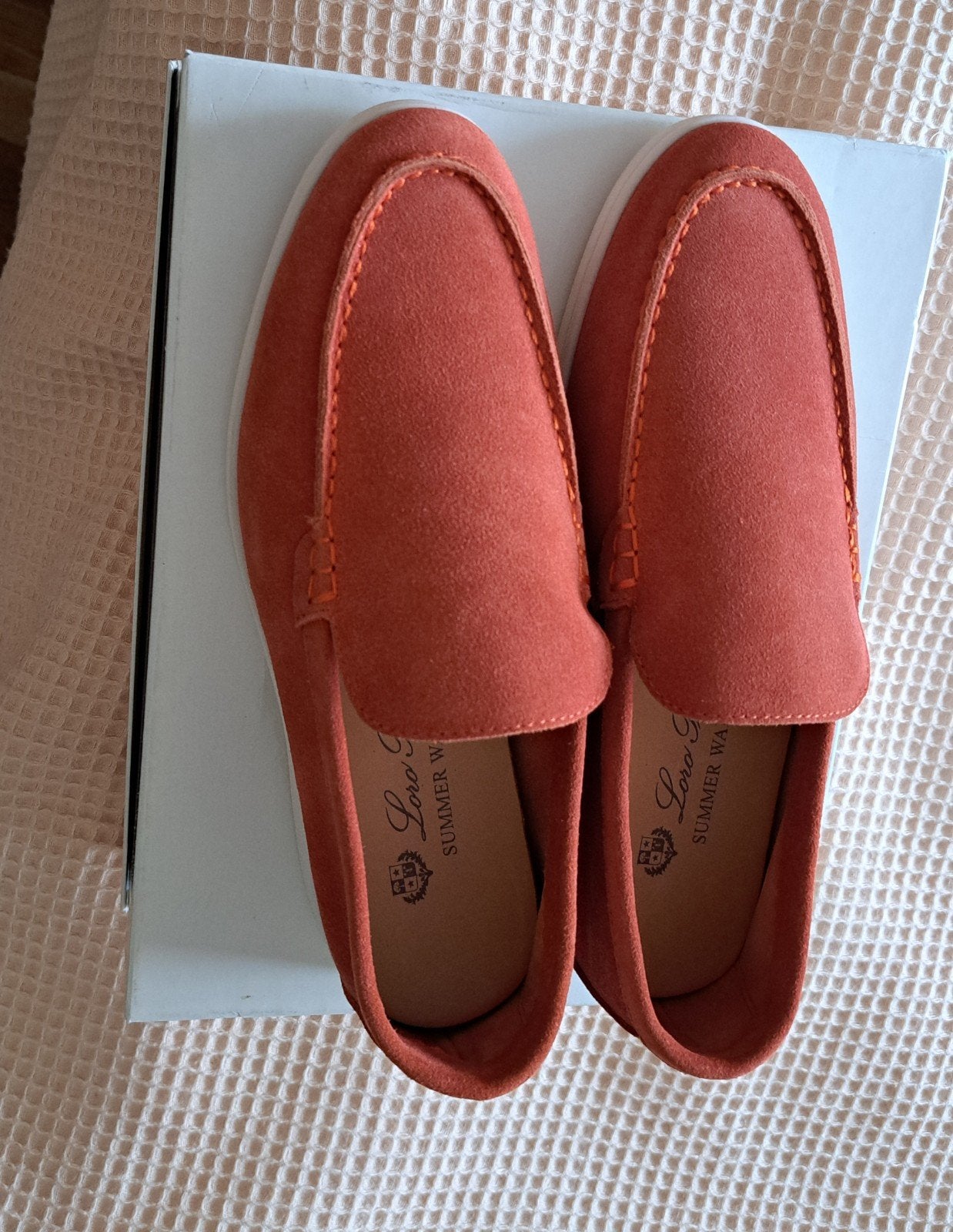 Loro Piana italiaanse loafers koraalrood m38, Kleding | Dames, Schoenen, Ophalen of Verzenden, Rood