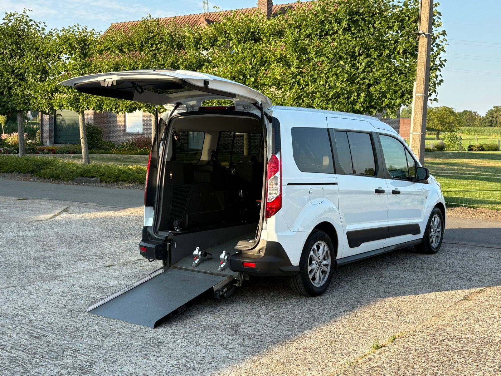 ♿️Ford Grand Tourneo Connect 1.5D Rolstoel Invalide TPMR, Auto's, Euro 6, Wit, Bedrijf, Diesel