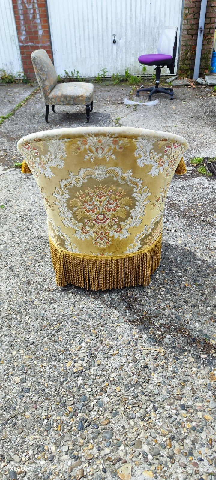 Fauteuil style Napoléon lll inspiration entre 1850 et 1880 ;