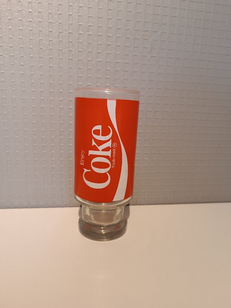 18 verres à cola différents sans dommage., Maison & Meubles, Neuf, Verre ou Verres, Verre, Enlèvement