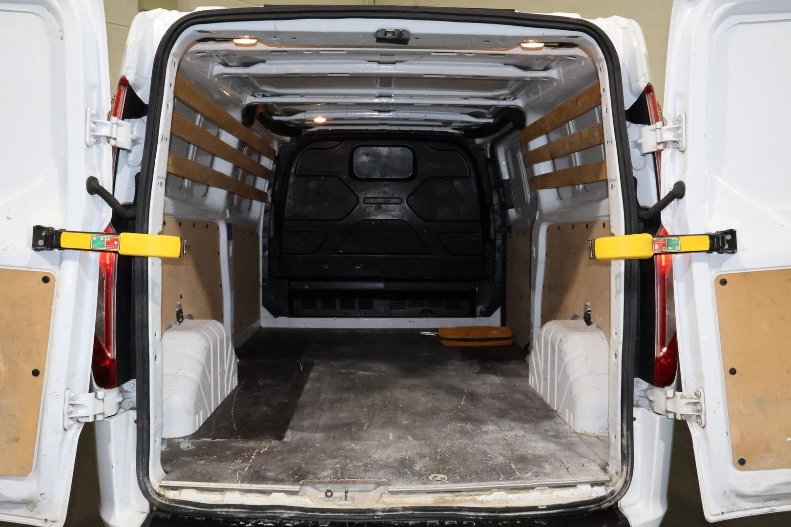 Ford Transit Custom 2.0 TDCI 170pk L2 H1 Airco Camera Trekha, Auto's, Wit, 191 g/km, 125 kW, Te koop