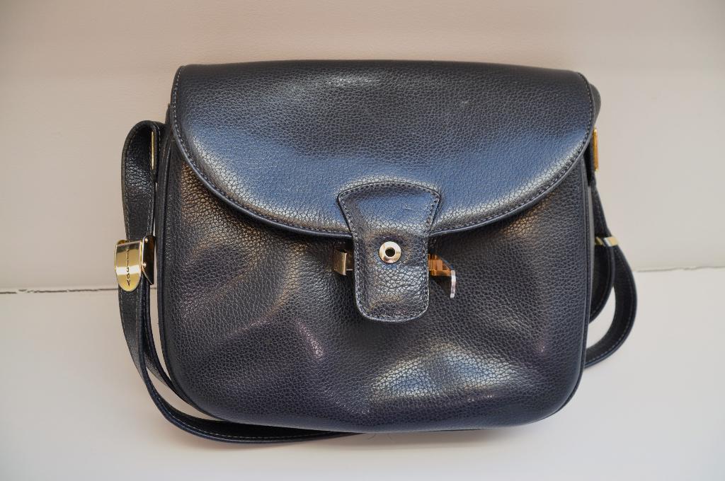 M313. Sacoche en cuir noir Apollo – Élégante et compacte, Handtassen en Accessoires, Ophalen of Verzenden, Zo goed als nieuw, Zwart