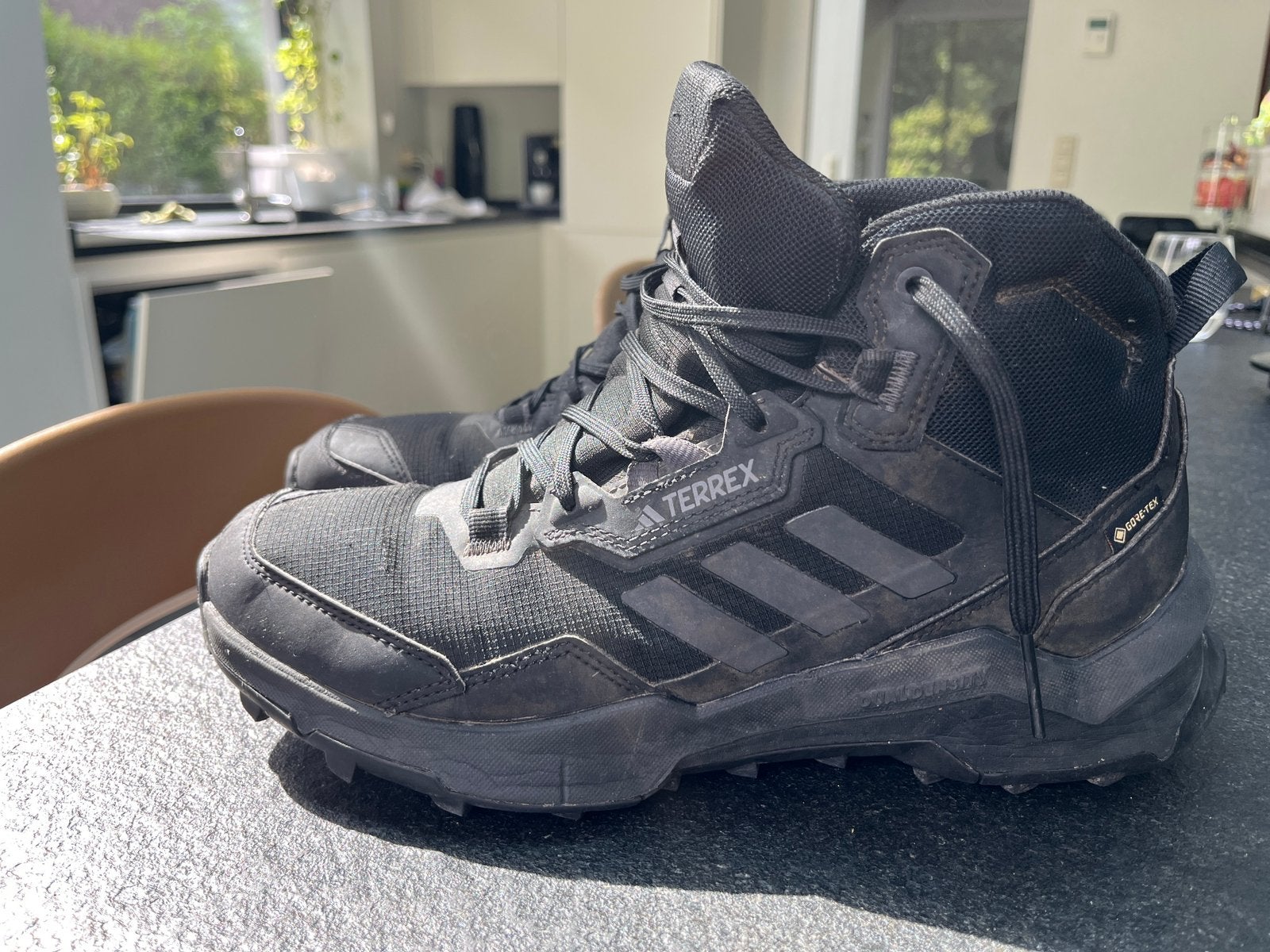 Wandelschoenen maat 42 adidas terrex ax4 mid (originals), Ophalen of Verzenden, Zo goed als nieuw, Schoenen
