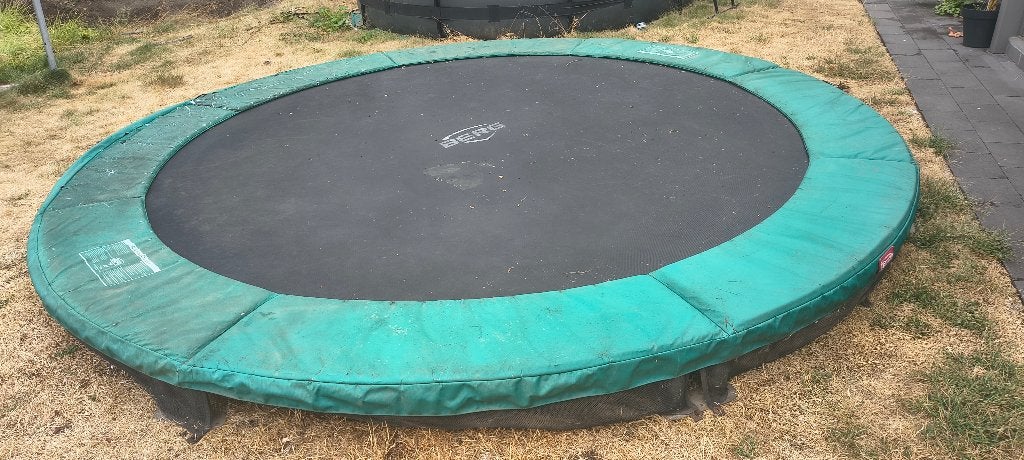 Trampoline ingeround berg 380, Ophalen, Gebruikt