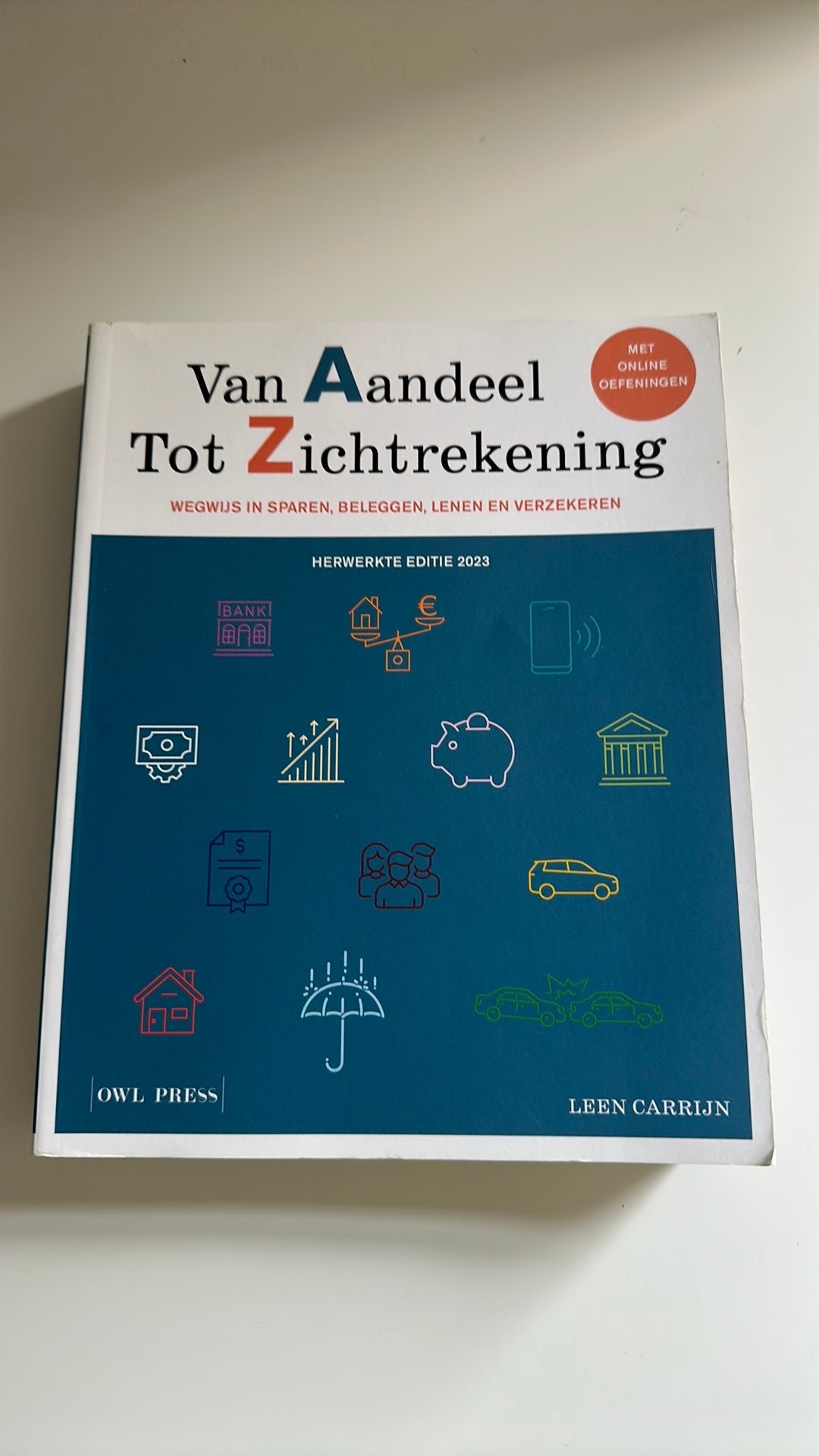 Leen Carrijn - Van aandeel tot zichtrekening 2023, Boeken, Ophalen, Geld en Beleggen, Zo goed als nieuw, Leen Carrijn