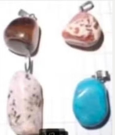 4 kleine halsketting / hangertjes voor 6 euro !, Bijoux, Sacs & Beauté, Colliers, Enlèvement ou Envoi, Bleu