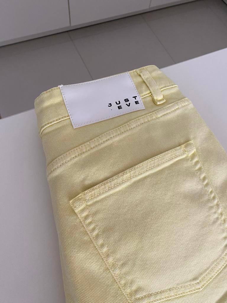 JUST EVE Nieuwe gele spijkerbroek ,leuk model, Kleding | Dames, Ophalen of Verzenden, Nieuw, Overige kleuren, W30 - W32 (confectie 38/40)