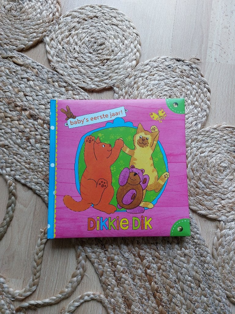 Dikke dik invulboek baby eerste jaar, Enfants & Bébés, Cadeaux d'accouchement & Assiettes de naissance, Enlèvement, Neuf, Cadeau d'accouchement