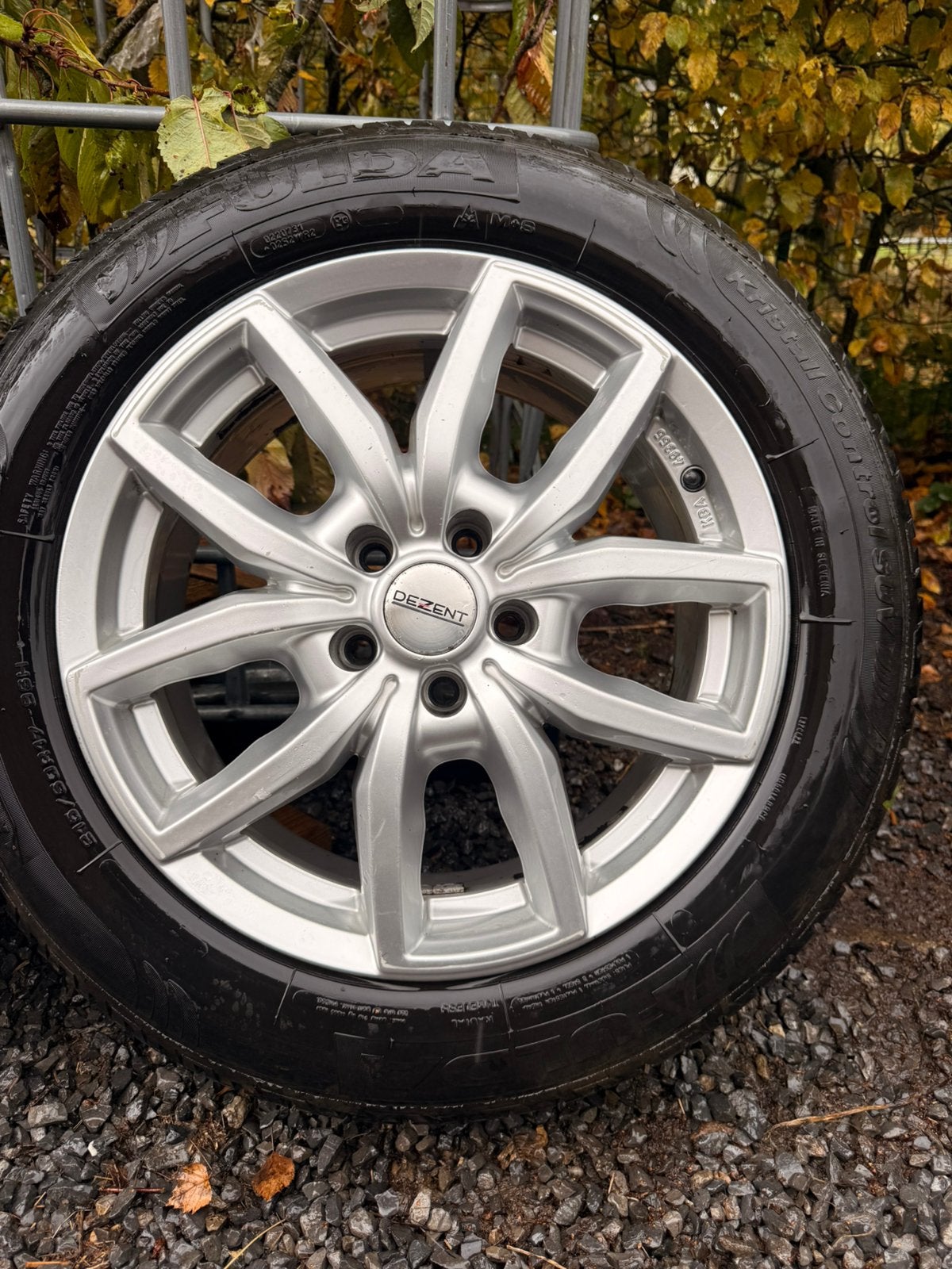 Jantes dezent avec pneu hiver 215/60 R17 90H, Autos : Pièces & Accessoires, Enlèvement, Pneus hiver, Jante(s)