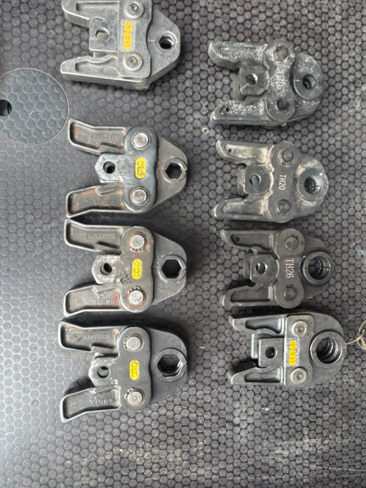 Hilti krimptang met 8 krimpkoppen, Doe-het-zelf en Bouw, Ophalen, Zo goed als nieuw
