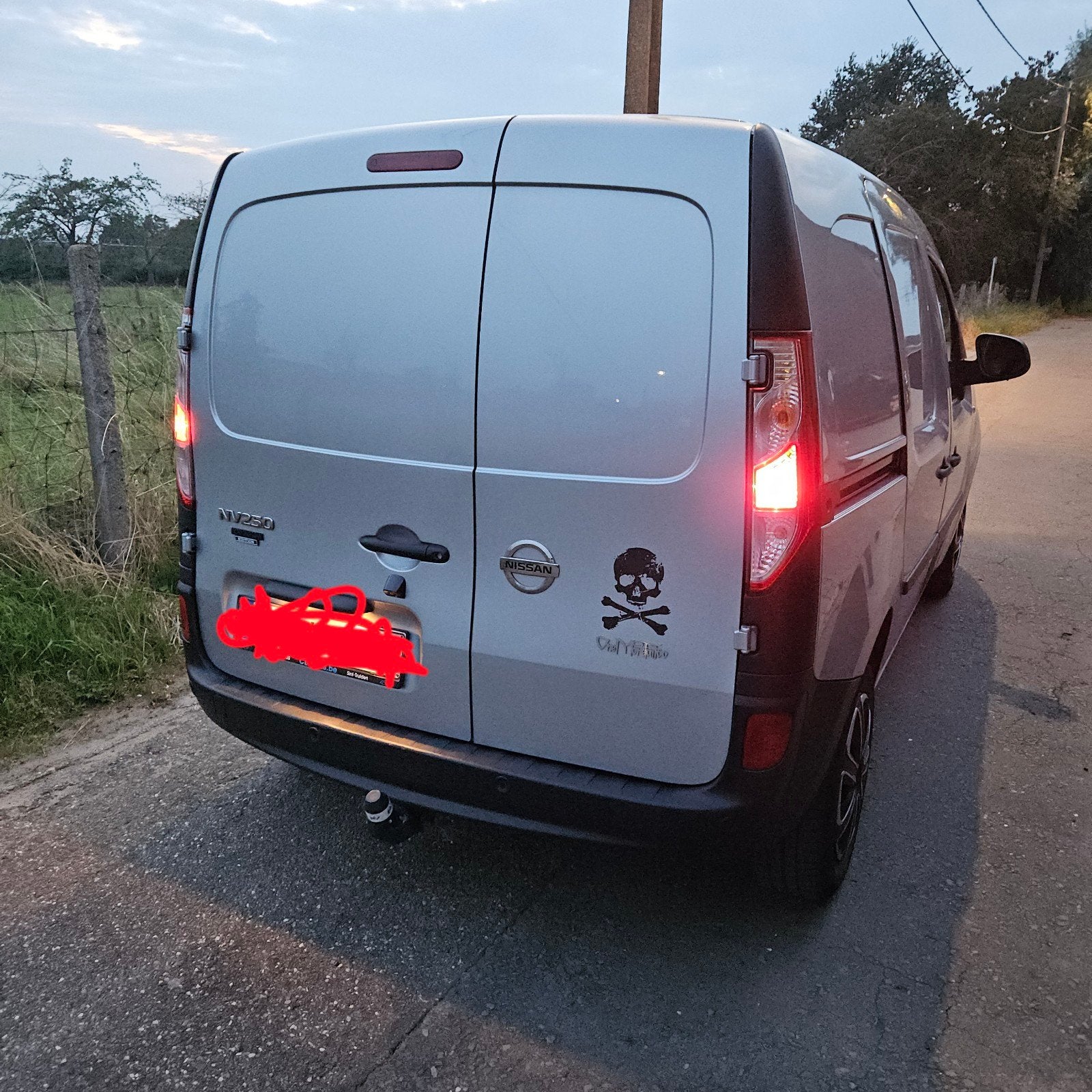 nissan nv250 lichte vracht, Euro 6, 1500 cc, Te koop, Handgeschakeld