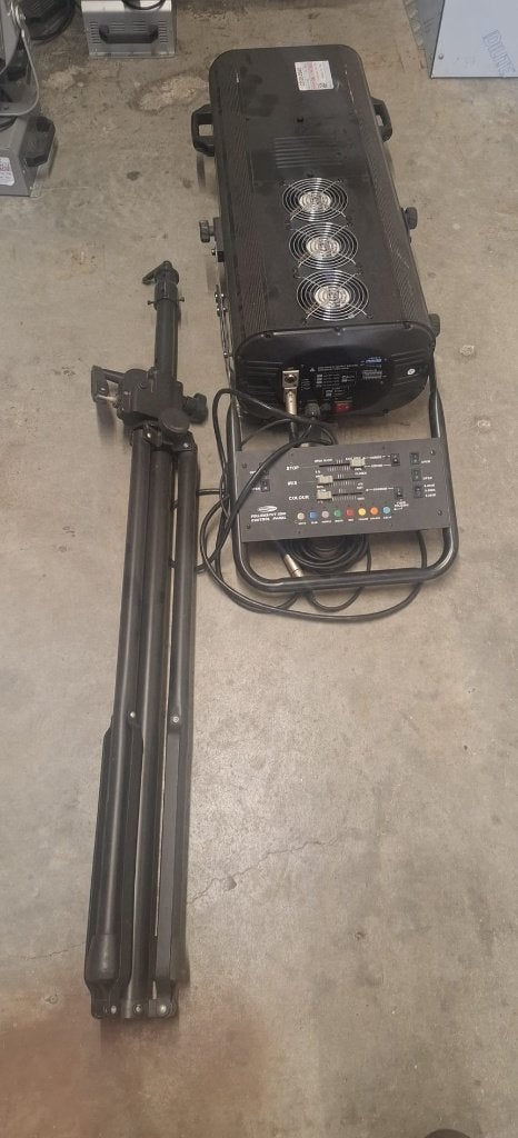 Showtec DMX Volgspot, HMI-1200, Enlèvement, Utilisé, Lumières, Commande sonore